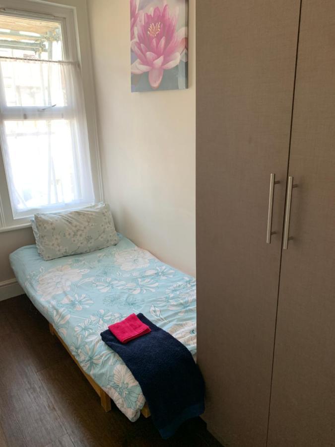 Sunny Ensuite Room And Annex Near Tottenham Stadium Londra Esterno foto